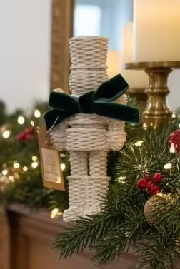 Resin Woven Shelf Sitters